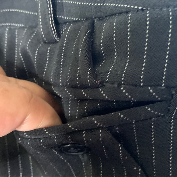 Larry Levine- Black Pinstriped Dress Capri size 12 - Picture 5 of 12